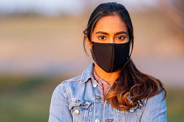 Japanese Citizens Urged to Wear Masks at Home as Cases Swell Japanese Citizens Urged to Wear Masks at Home as Cases Swell